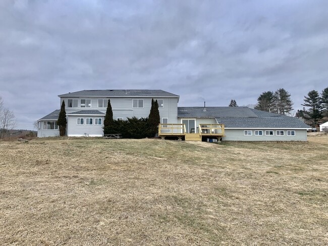 Building Photo - 756 Stream Rd