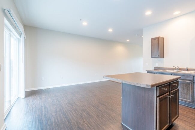 Building Photo - Huge, Open Floor Plan Townhome for RENT at Johnston Common Brownstones!