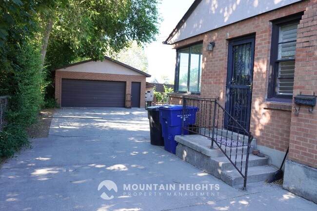 Building Photo - 2784 E Delsa Dr