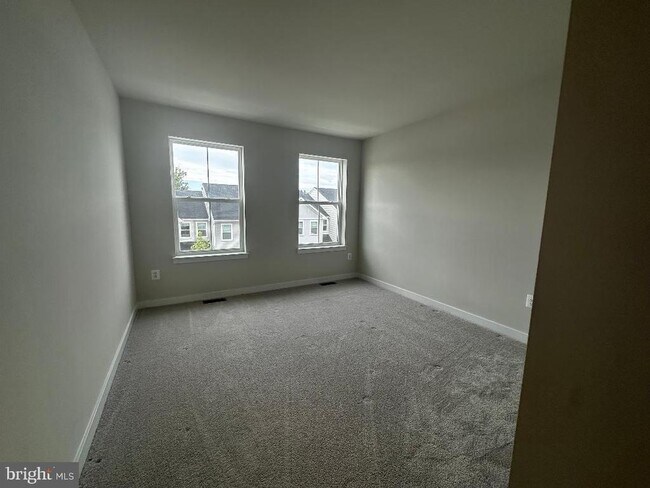 Building Photo - 51 Four Leaf Dr
