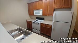 Building Photo - 10619 Mathom Landing