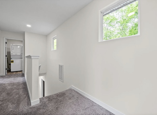Building Photo - 4 Bedroom Home with Main-Level Primary and Fenced Backyard