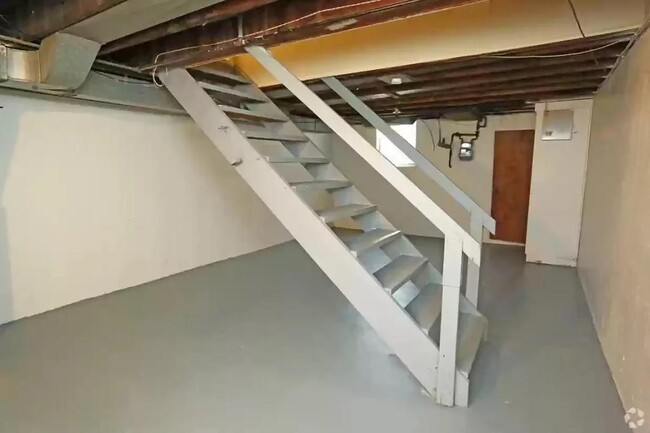 Building Photo - 14034 Riverview St