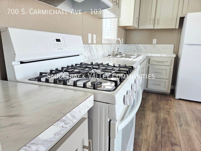 Building Photo - 700 S Carmichael Ave