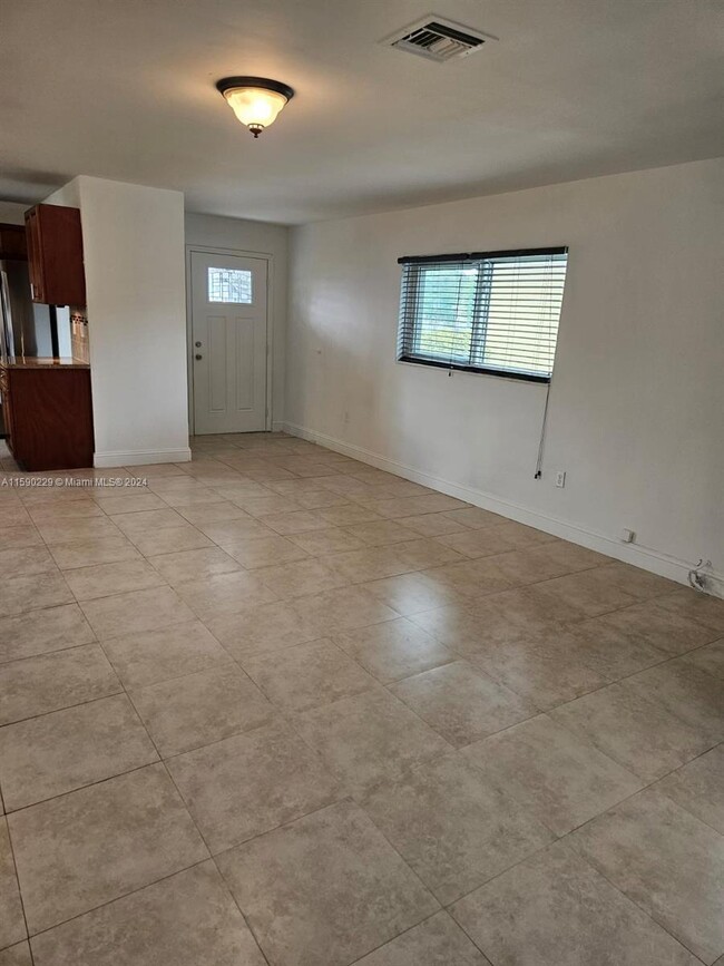 Building Photo - 3 bedroom in Miami Gardens FL 33054