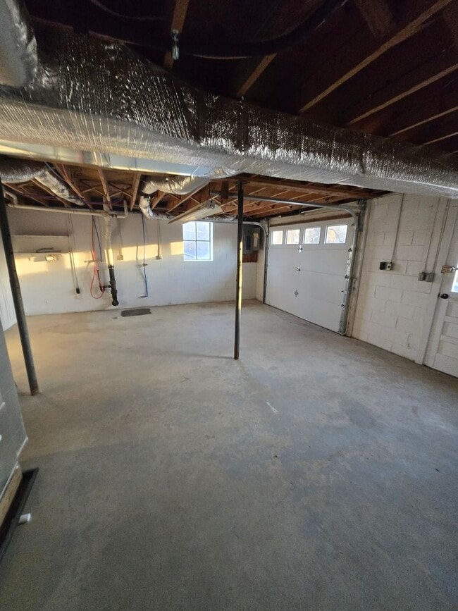 Building Photo - Charming 3-Bedroom, 2-Bathroom Brick Home for Rent