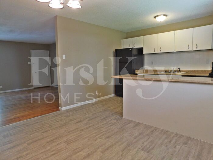 Building Photo - 2288 Kingsford Dr