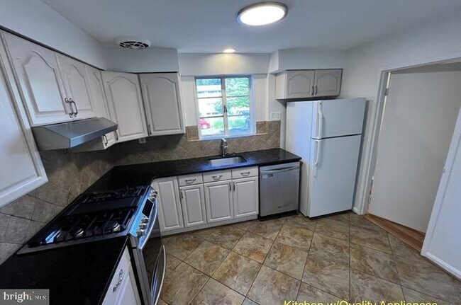 Building Photo - 5311 Pooks Hill Rd