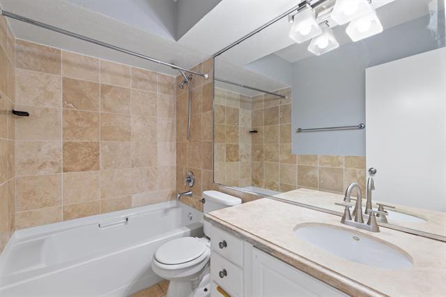 Building Photo - 5928 Sandhurst Ln