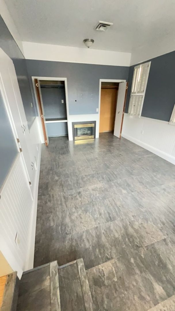 Building Photo - Large 4 Bedroom Orchards Home with private...
