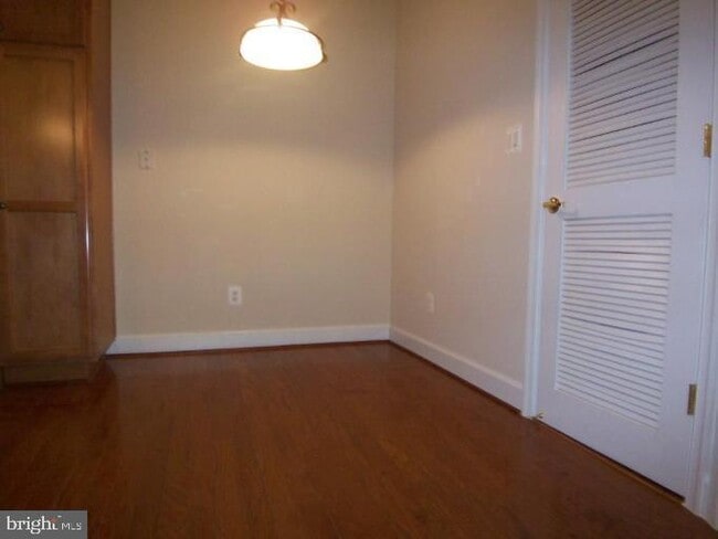 Building Photo - 7065 Heritage Hunt Dr