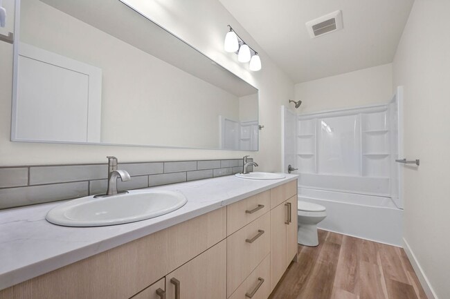 Building Photo - Modern 3BD/2.5BA Home in Sudden Valley – B...