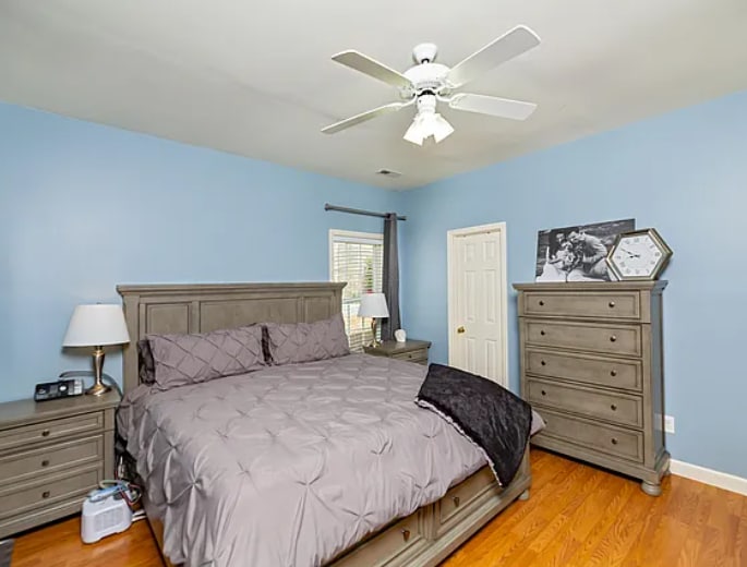 Master (2/2) - 490 Sheldon Rd