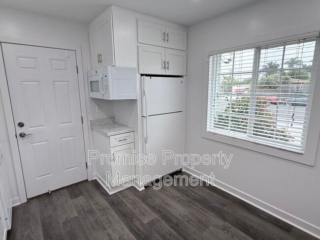 Building Photo - 1601 Walton St