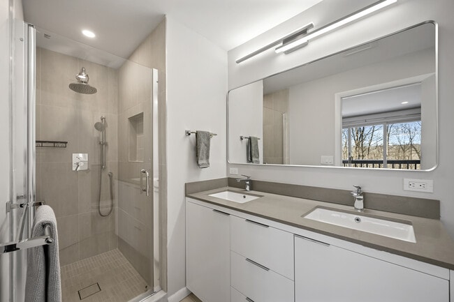 Building Photo - 75 Rivergate Dr