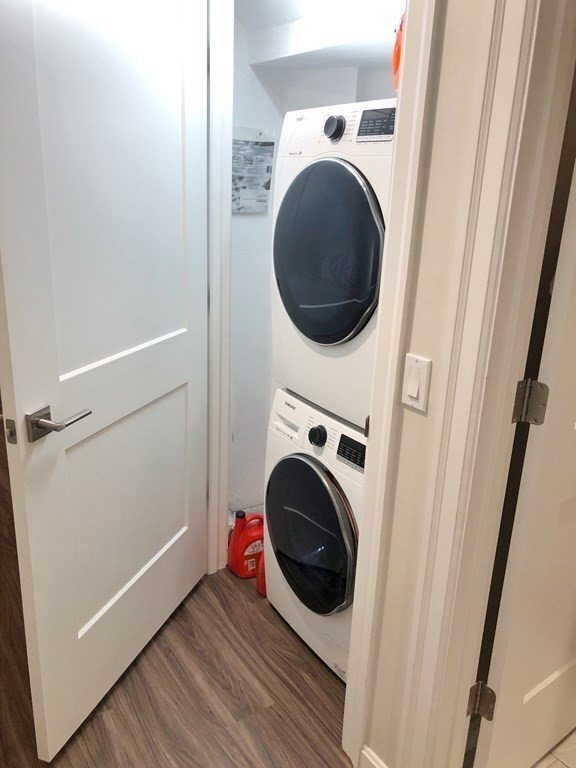 Building Photo - Modern & Spacious 3 BED 3 BATH in Great South Boston Neighborhood.