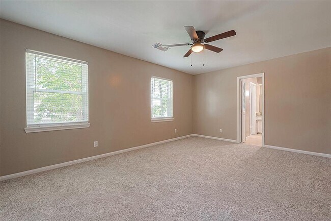 Building Photo - 6534 Bayonne Dr
