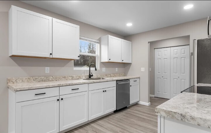 Building Photo - 302 Susong Dr