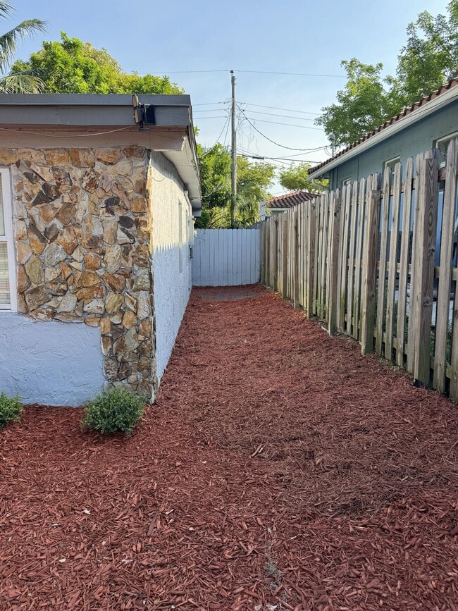 Building Photo - 2881 NW 11th Pl