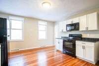 Building Photo - 10-12 River Street