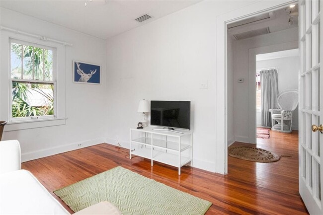 Building Photo - 126 8th Ave NE