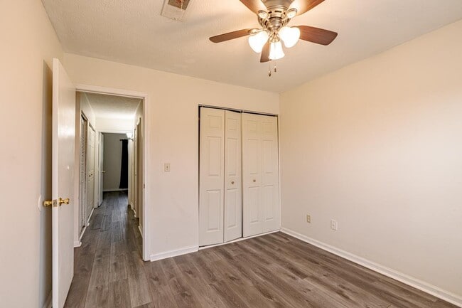Building Photo - 1314 Farmingdale Dr