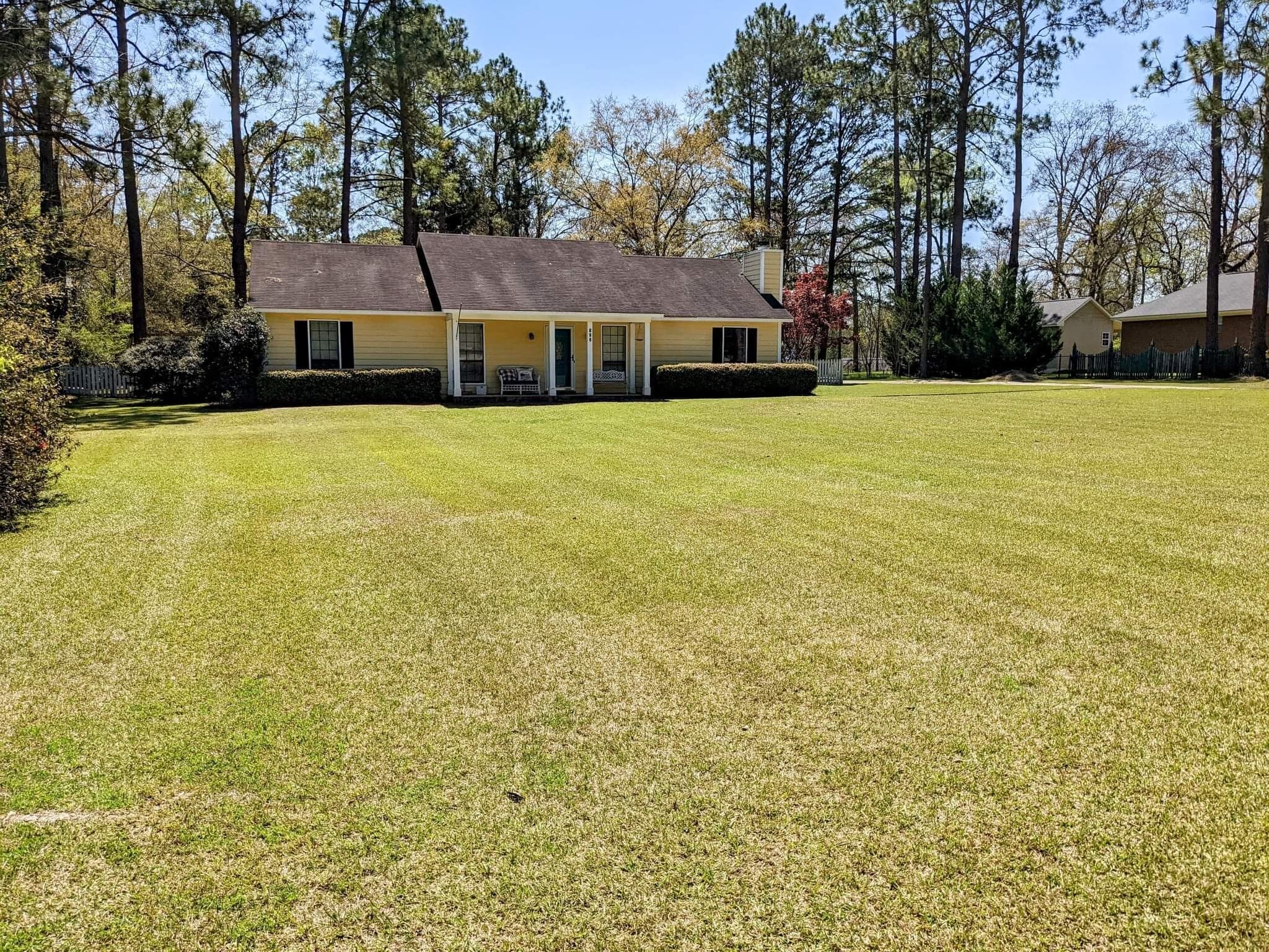 Big Front Yard - 122 Dunaway Dr