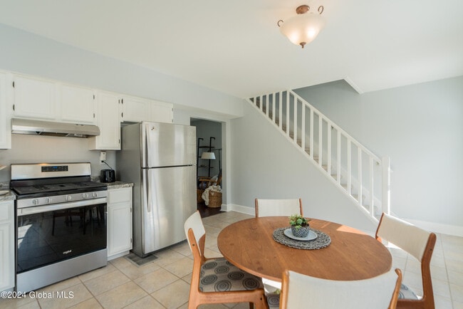 Building Photo - 9 Bolster Ln NE