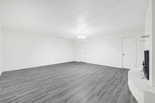 Building Photo - 1231 Country Ln