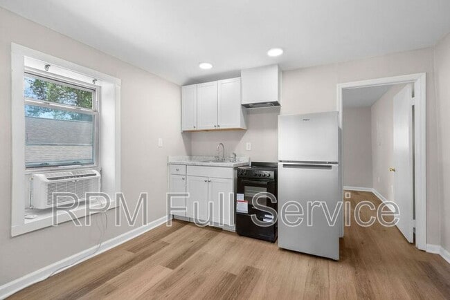 Building Photo - 325 54th Ave N