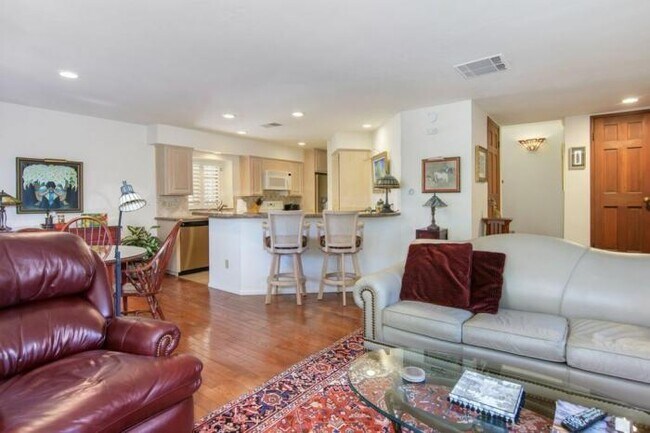 Building Photo - 2 bedroom in La Jolla CA 92037