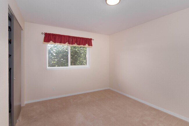 Building Photo - Updated 3 Bed 2 Bath Home With Brand New 2...