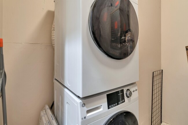 Building Photo - 689 Marin Blvd