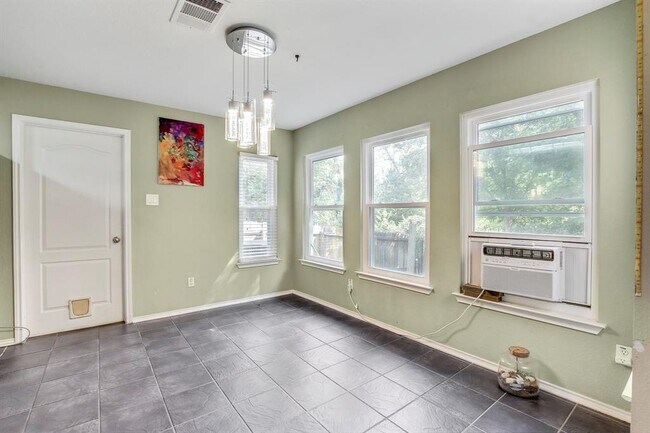 Building Photo - 1625 Balsam Way