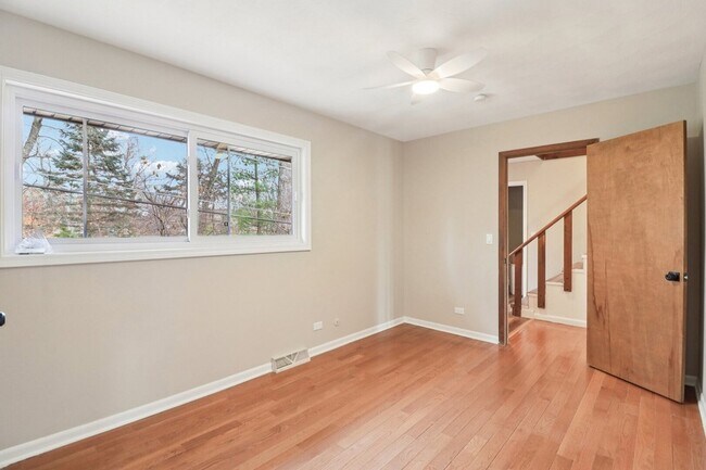 Building Photo - 23460 W N Lakewood Ln