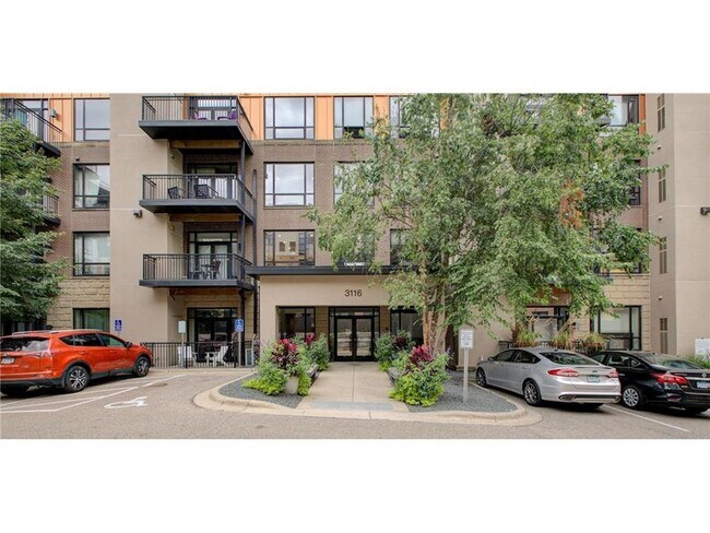 Building Photo - 3116 W Lake St