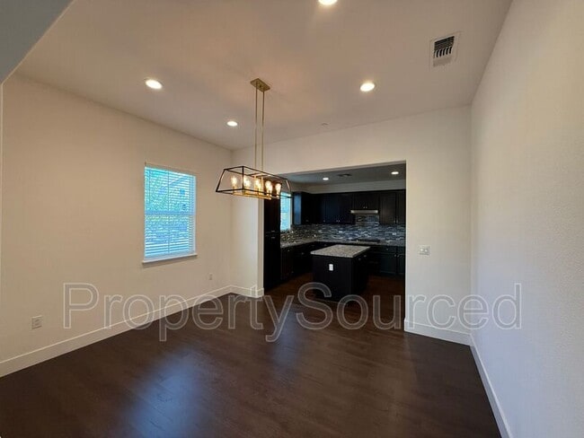 Building Photo - 288 Hopkins Ct