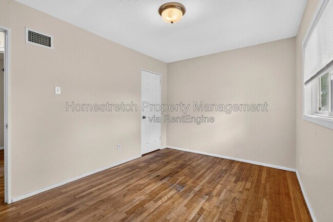 Building Photo - 10512 Earl Dr