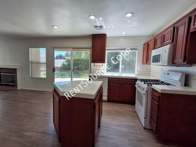 Building Photo - 30420 Yosemite Dr