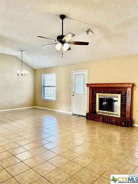 Building Photo - 901 Kelso Dr