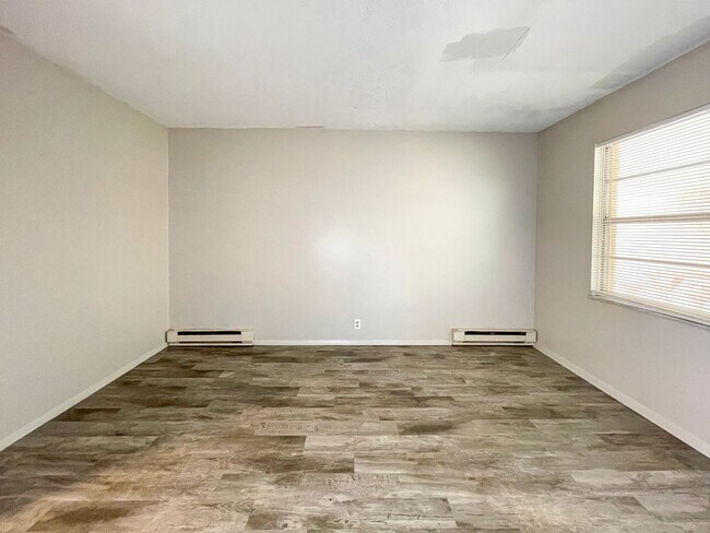 Building Photo - Close to Campus and McGalliard Road