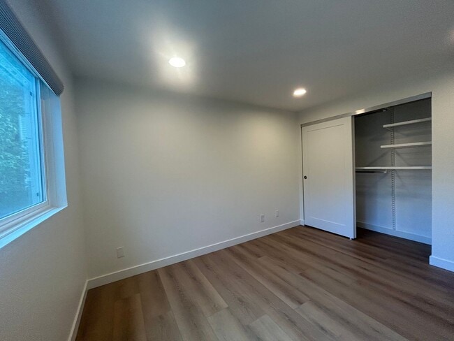 Building Photo - Beautiful 2 Bedroom, 2 Bathroom Condo in N...