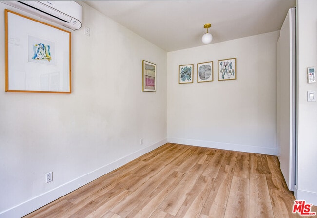 Building Photo - 807 N Stanley Ave