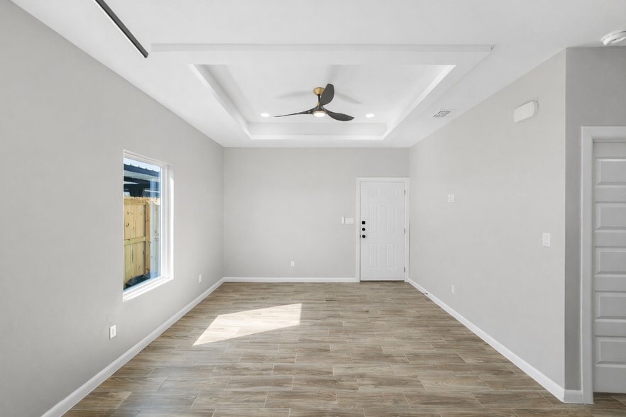 Building Photo - 2409 Indian Creek Ave