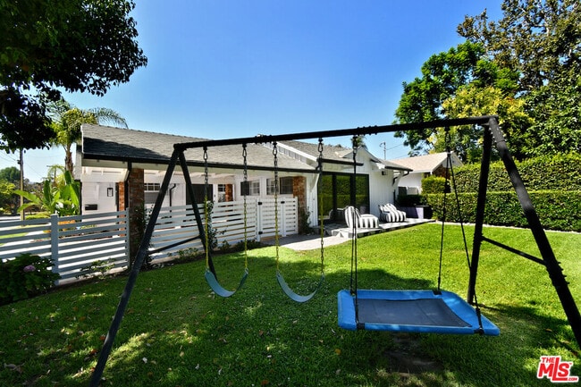 Building Photo - 12614 Morrison St