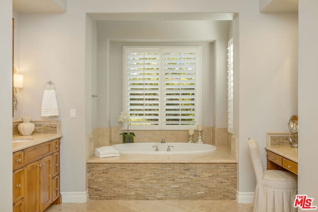 Building Photo - 25420 Prado De Azul