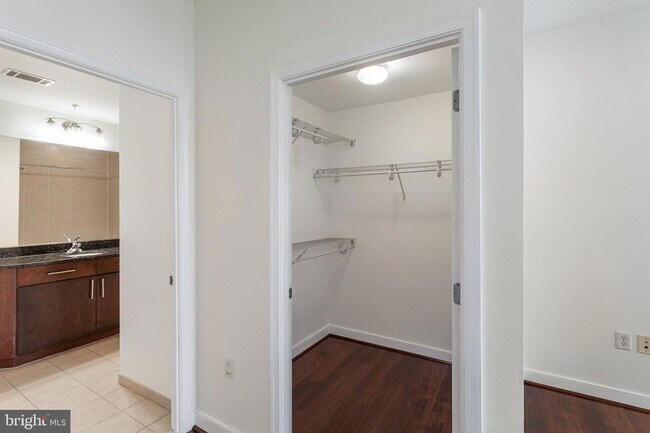 Building Photo - 157 Fleet St