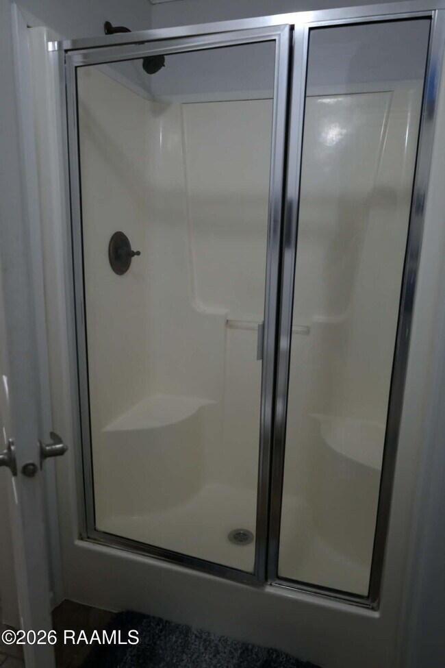 Building Photo - 206 Windcreek Ln