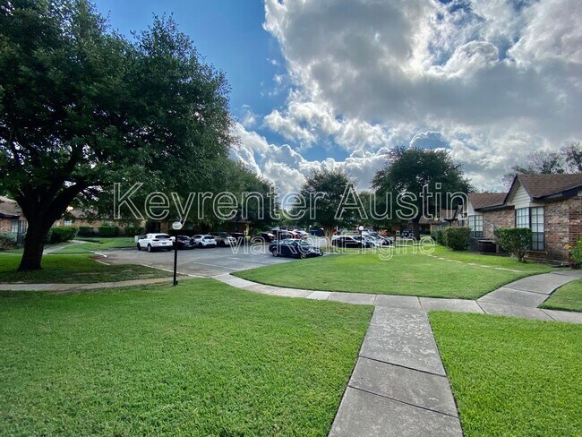 Building Photo - 1601 Faro Dr