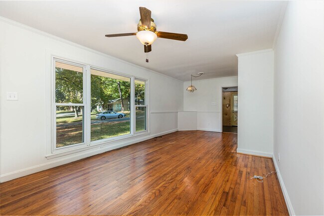 Building Photo - 4885 Oglethorpe Pl